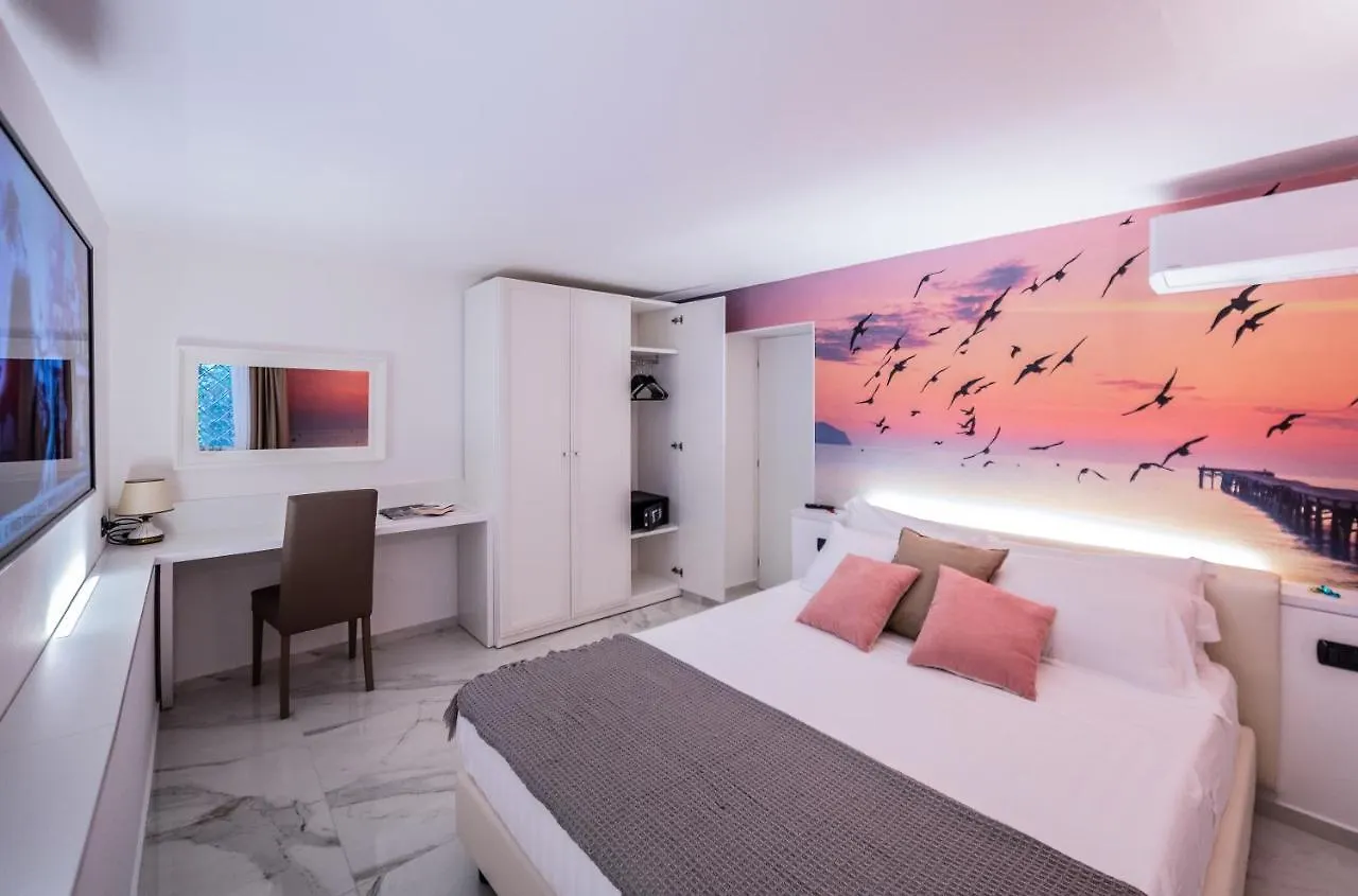 Marina Centro Suite Rimini 0*,